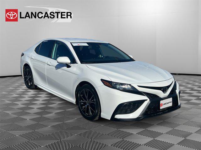 2023 Toyota Camry SE's photo