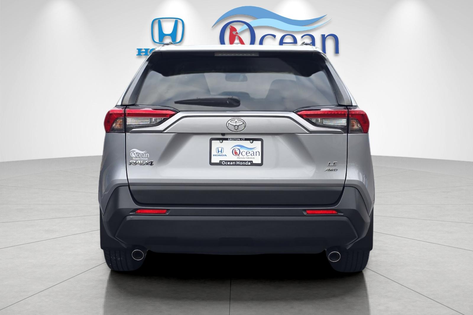 2020 Toyota RAV4 LE photo 4