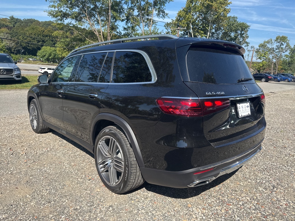 2026 Mercedes Benz GLS 450 4MATIC photo 3