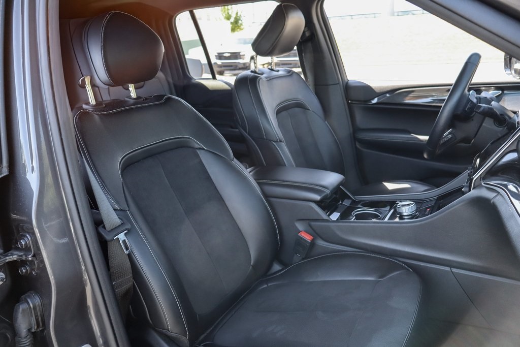 2022 Jeep Grand Cherokee Altitude photo 11