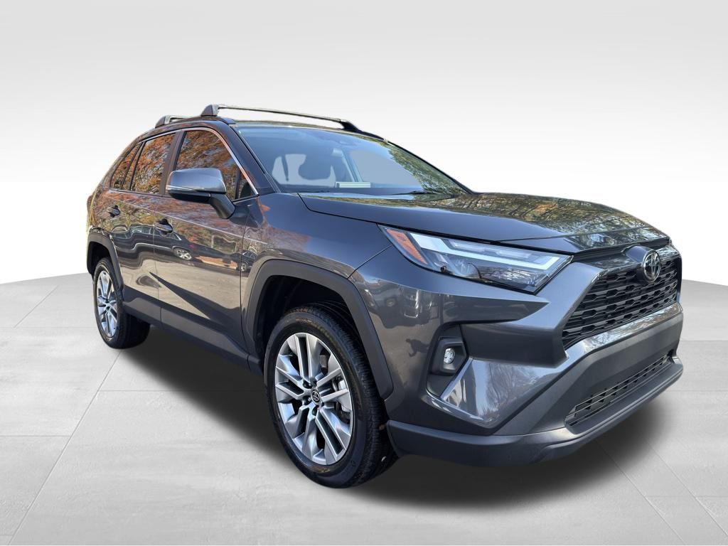 2022 Toyota RAV4 XLE Premium photo 3