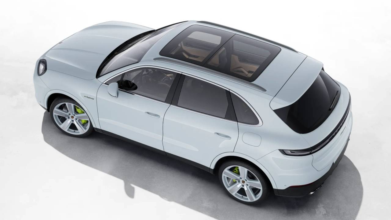 2026 Porsche Cayenne E-Hybrid photo 3