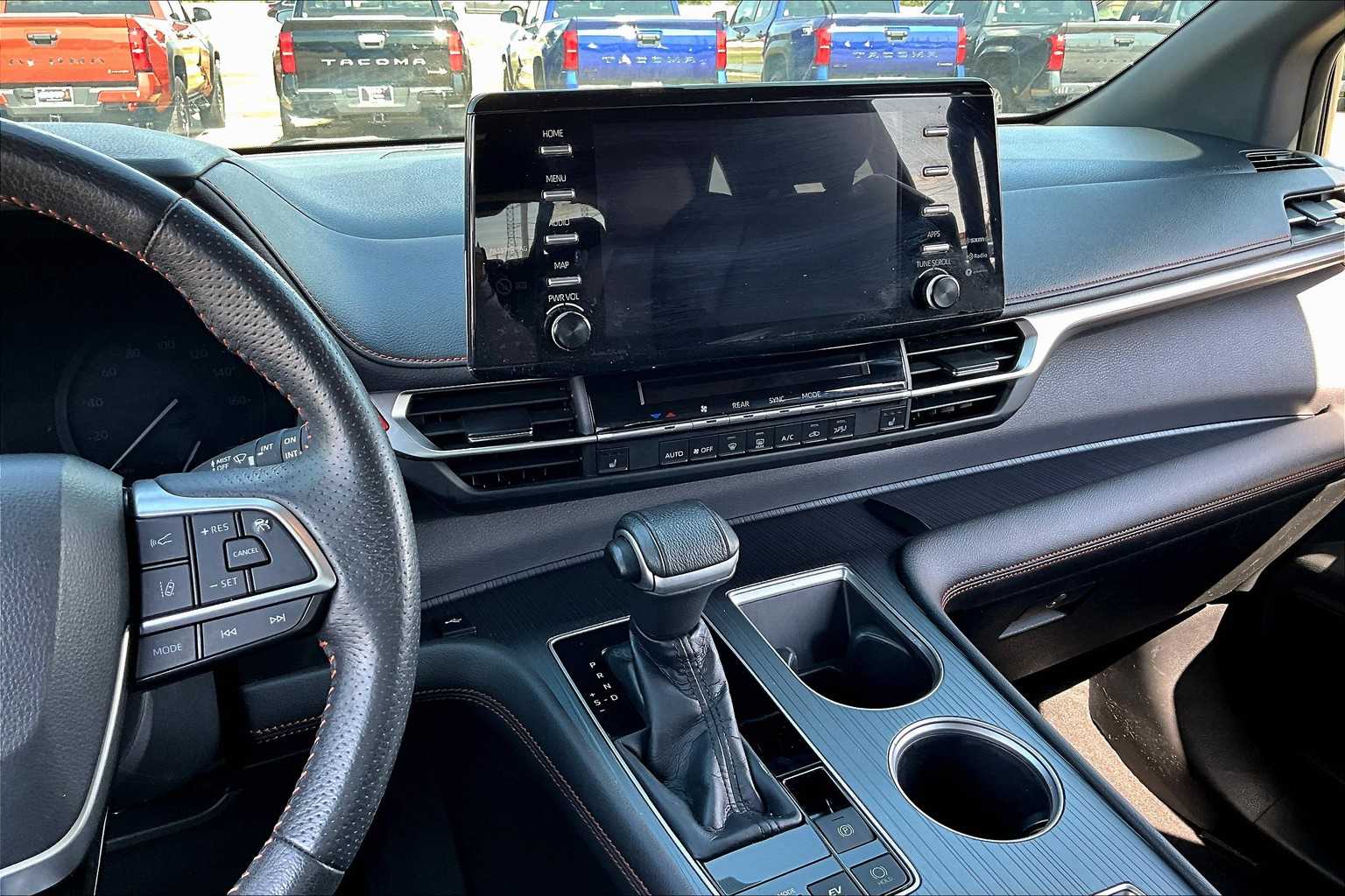 2021 Toyota Sienna XSE photo 4