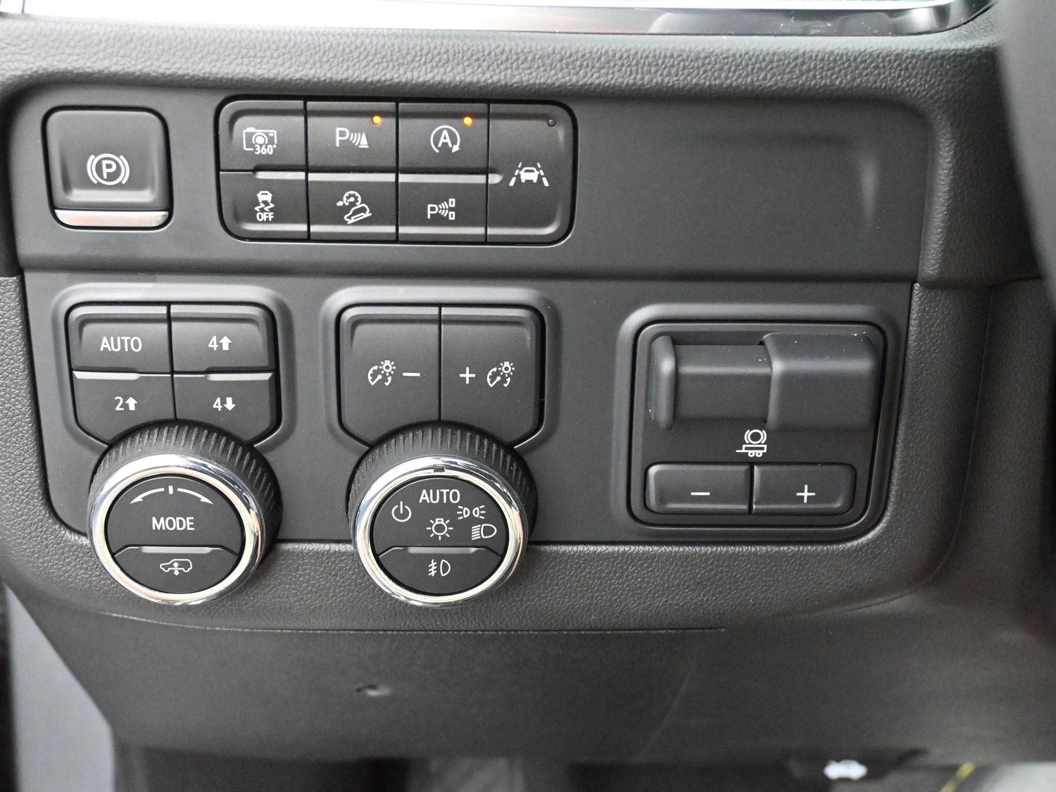 2025 Chevrolet Suburban RST photo 26