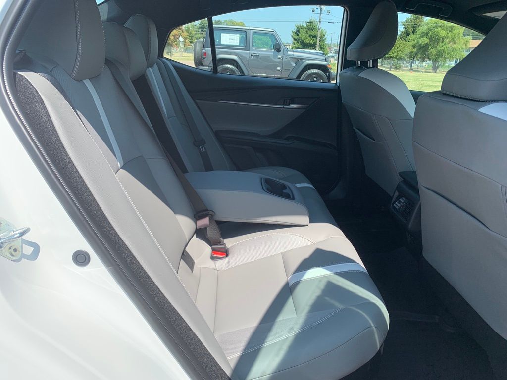2025 Toyota Camry SE photo 25