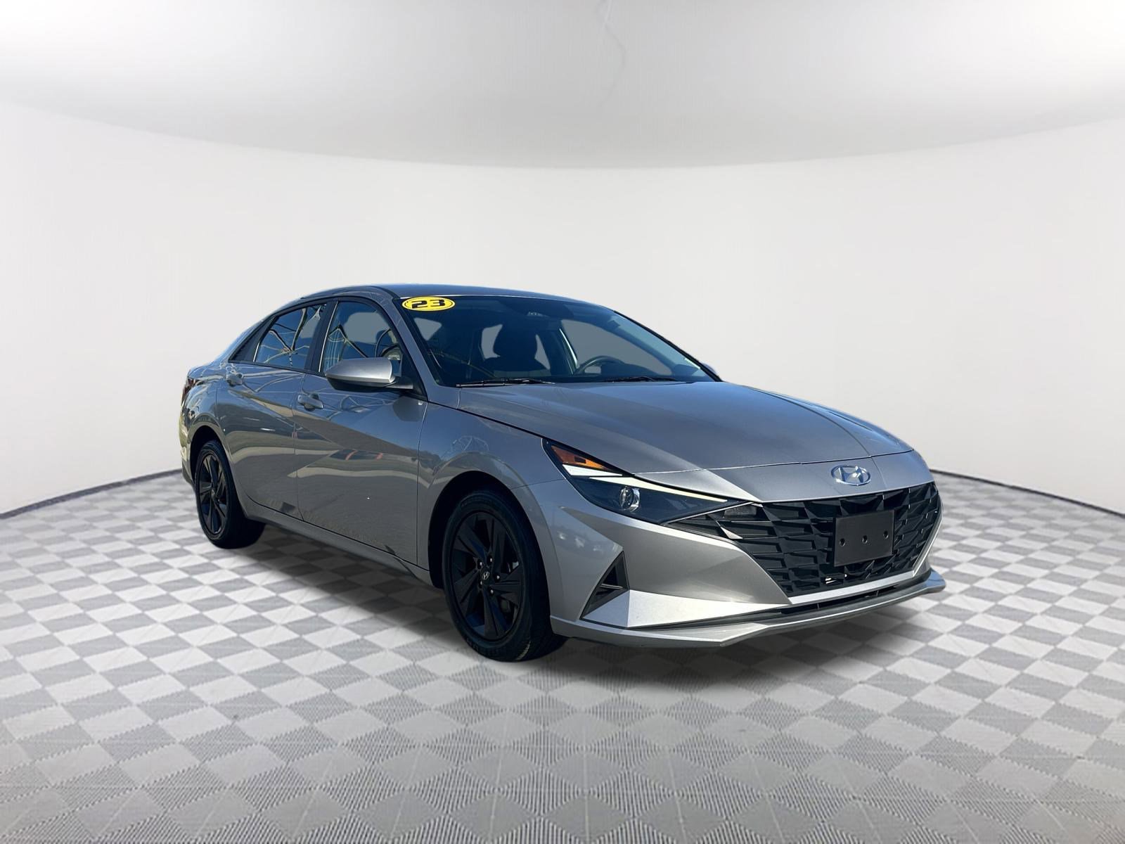 2023 Hyundai Elantra SEL photo 3