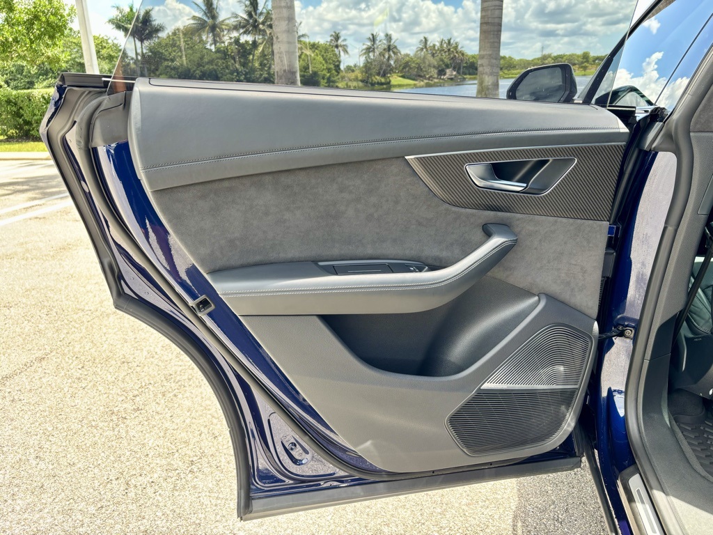 2021 Audi RS Q8 photo 13