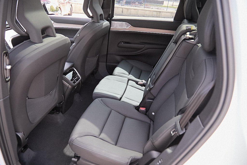 2025 VOLVO EX90 - Image 19