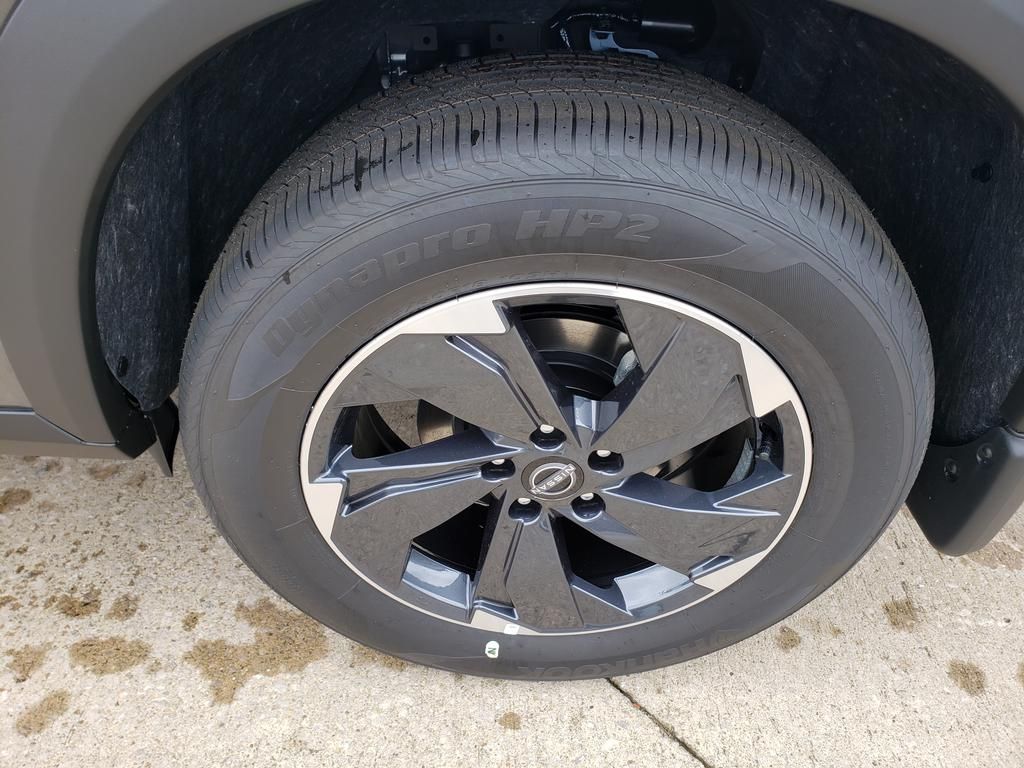2026 Nissan Rogue SV photo 10