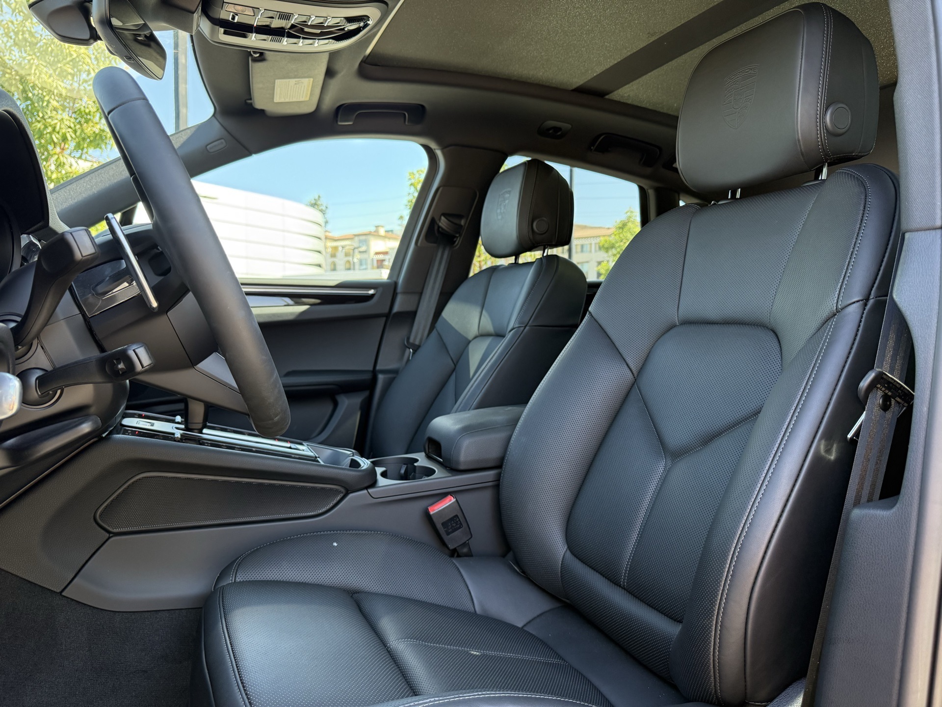 2025 Porsche Macan T photo 3