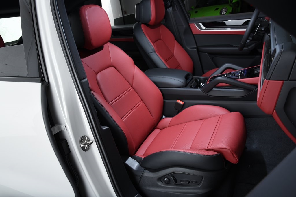 2026 Porsche Cayenne S photo 24