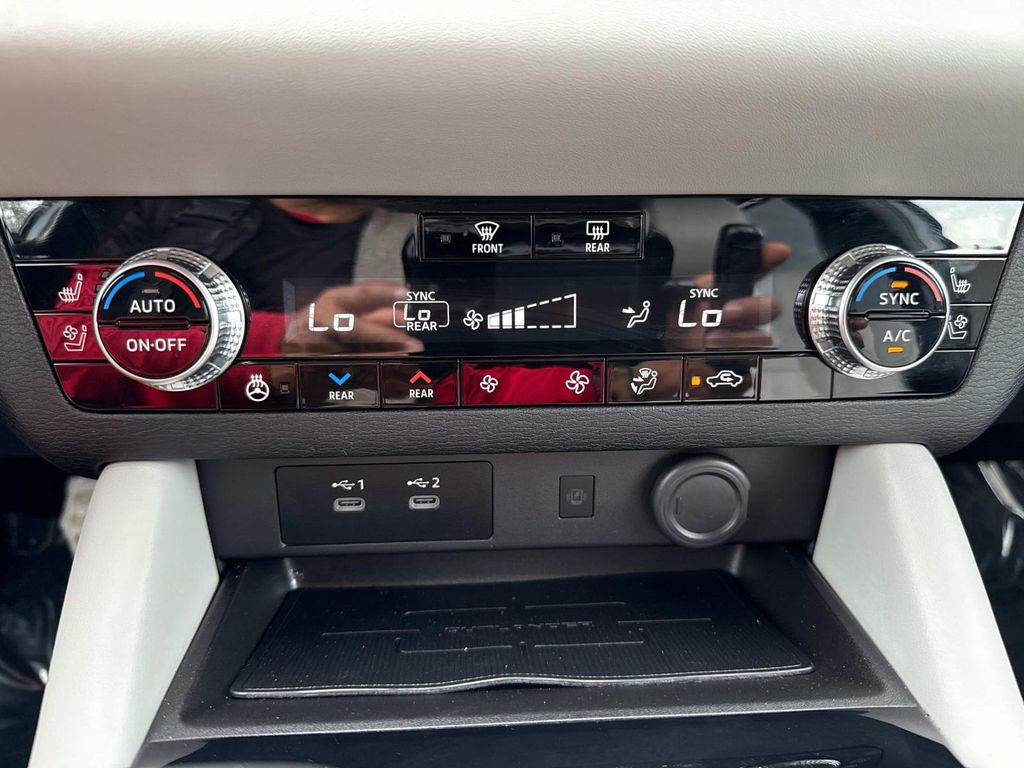 2025 Mitsubishi Outlander SEL photo 29