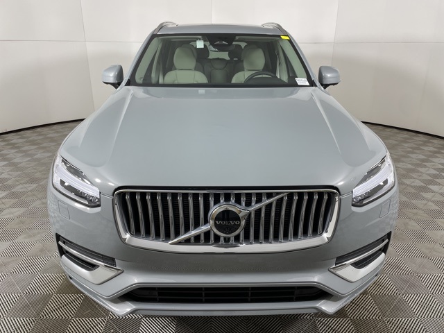 2025 Volvo XC90 T8 AWD Plus photo 8