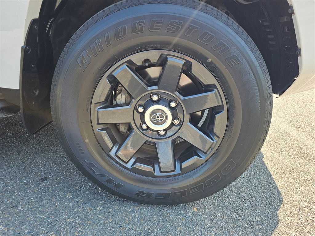 2022 Toyota 4Runner SR5 Trail photo 4
