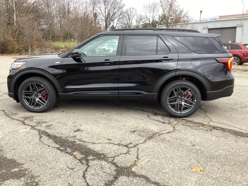 2026 Ford Explorer ST-Line photo 2