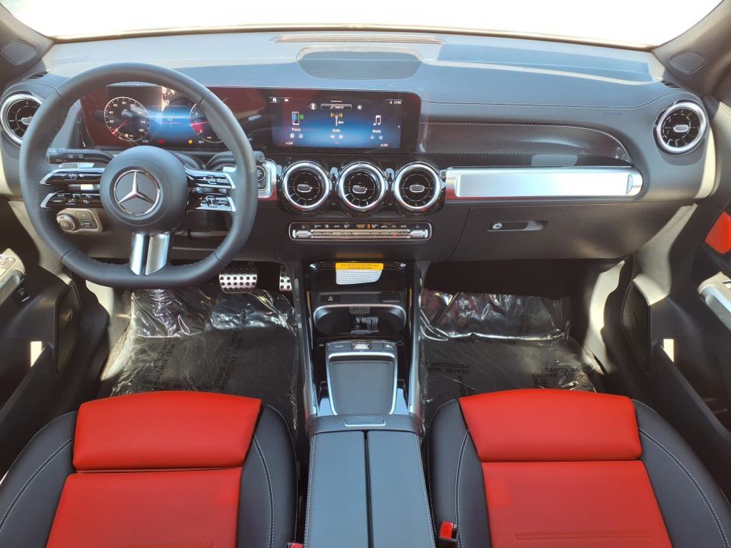 2026 Mercedes Benz GLB 250 photo 4