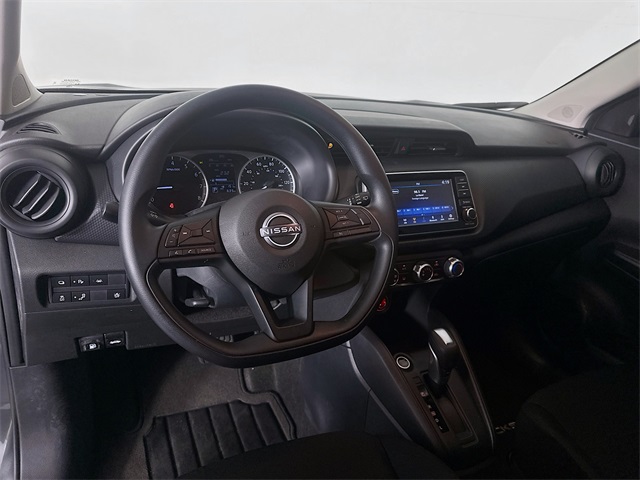 2025 Nissan Kicks Play S photo 12