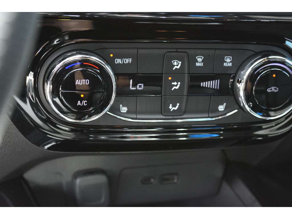 2025 Chevrolet Trax photo 24