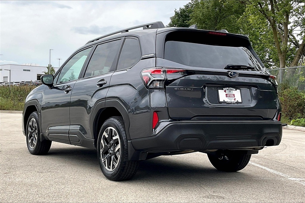2025 Subaru Forester Premium photo 8