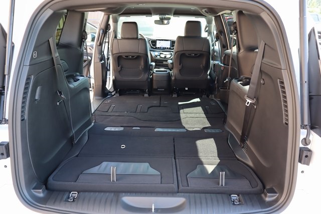 2025 Chrysler Pacifica photo 36