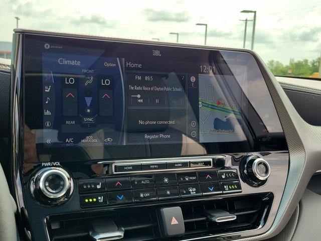 2020 Toyota Highlander Platinum photo 26
