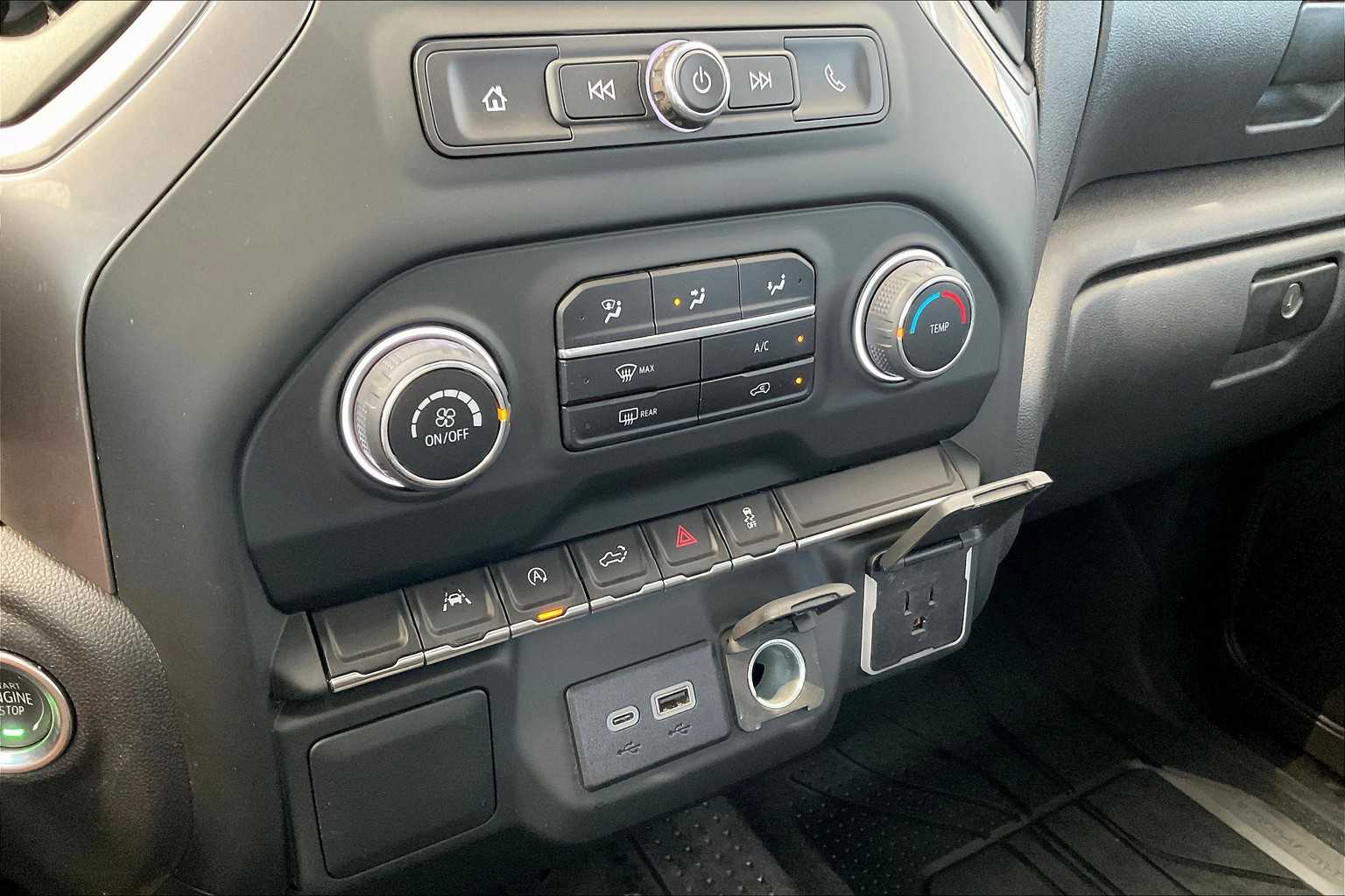 2024 Chevrolet Silverado 1500 Custom photo 30