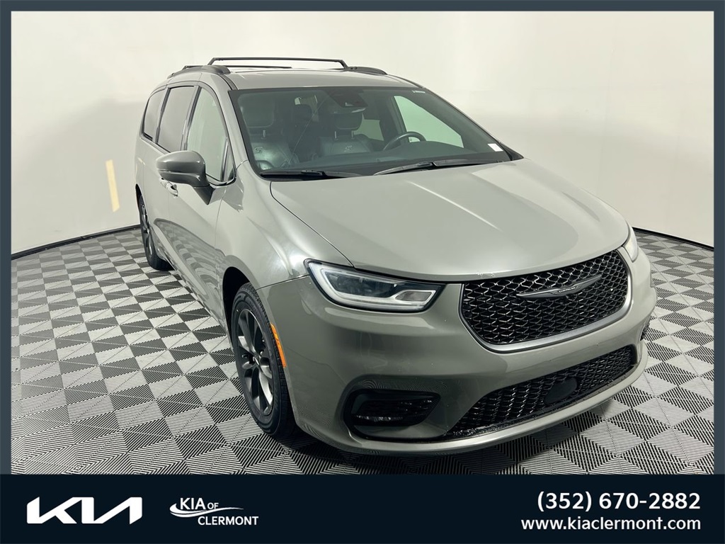 2021 Chrysler Pacifica Touring L's photo