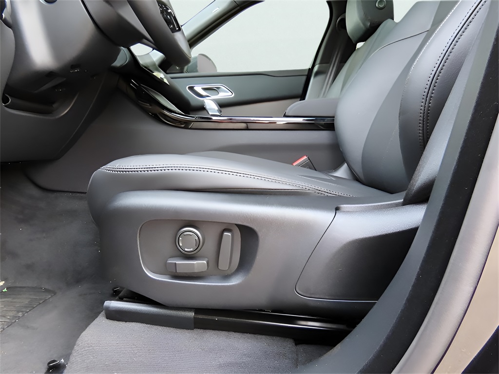 2025 Land Rover Range Rover Velar SE photo 44