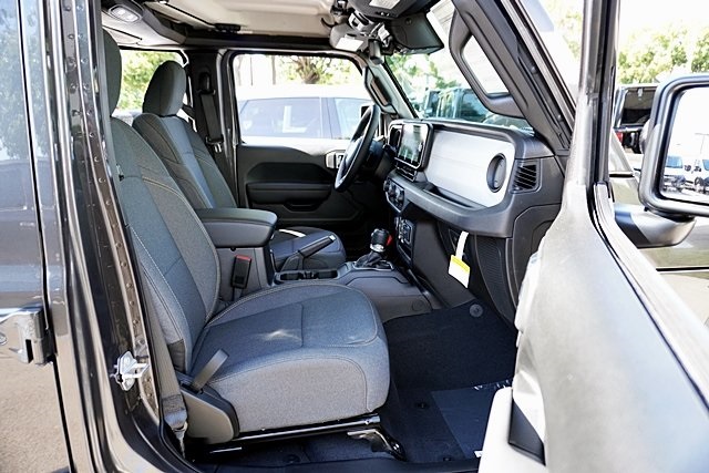 New 2025 Granite Crystal Metallic Clear-Coat Exterior Paint Jeep Sport S image 15