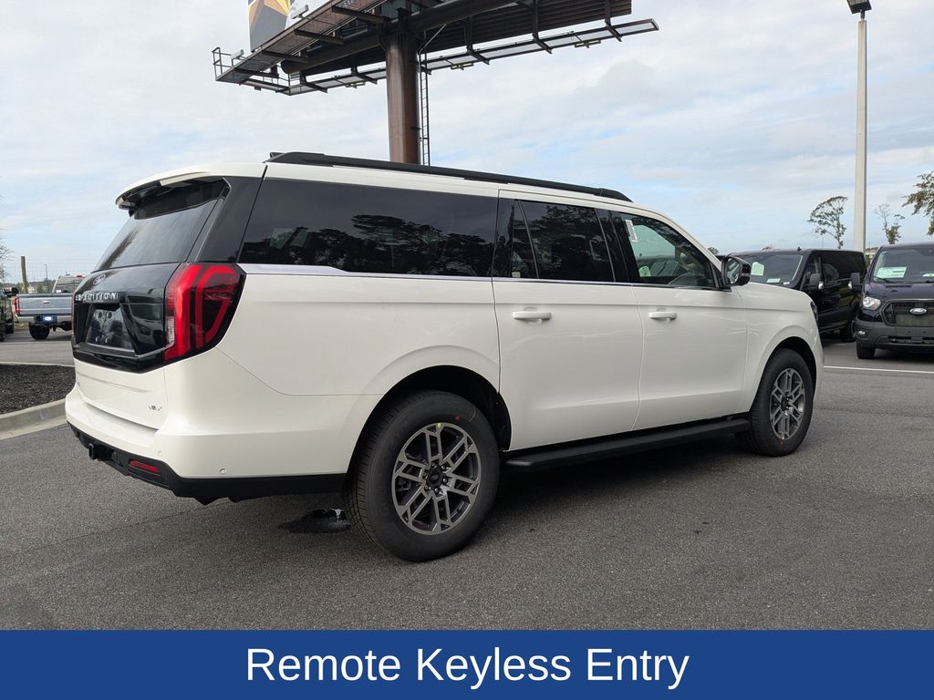 2025 Ford Expedition MAX photo 4