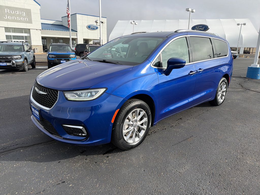 2021 Chrysler Pacifica Touring L's photo