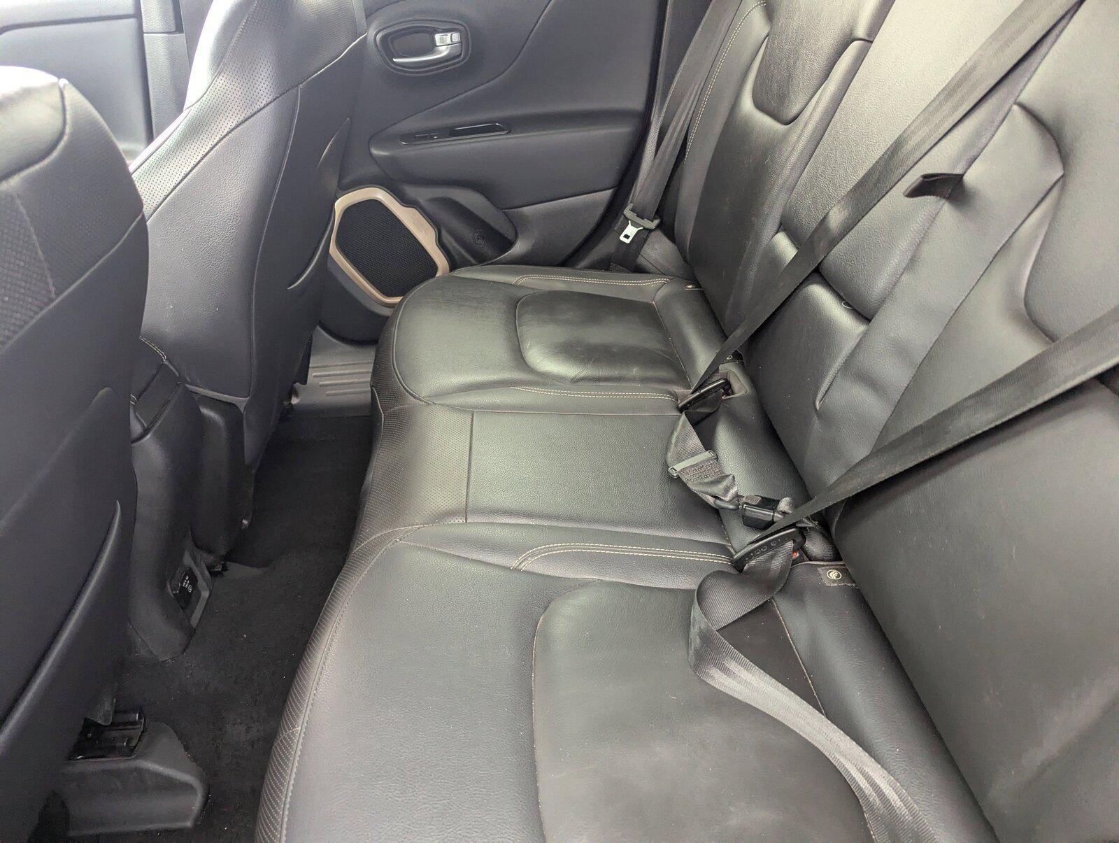 2016 Jeep Renegade Limited photo 15