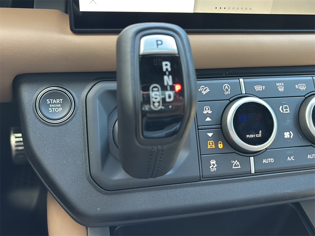 2025 Land Rover Defender 110 V8 photo 16