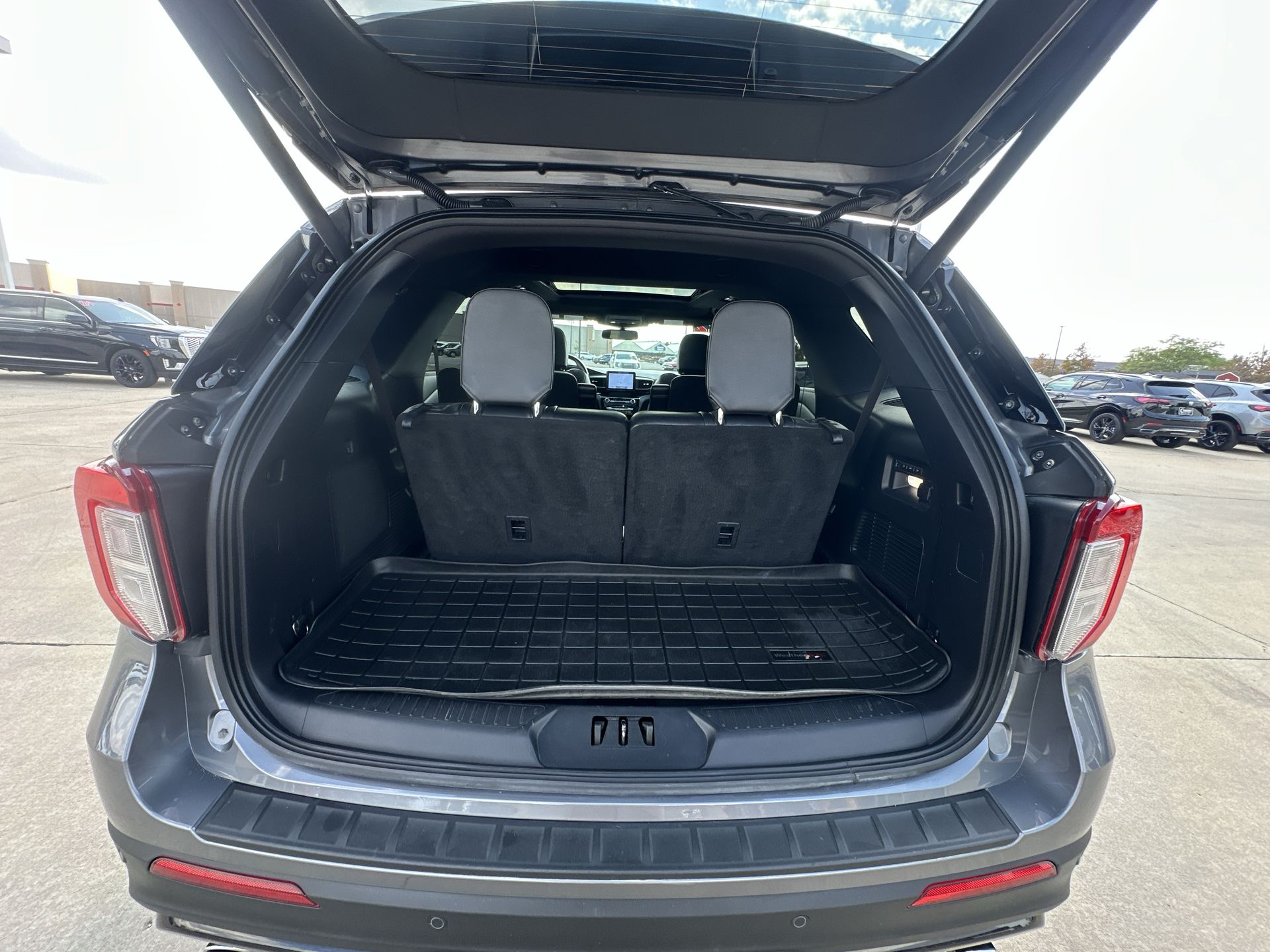 2022 Ford Explorer ST photo 24