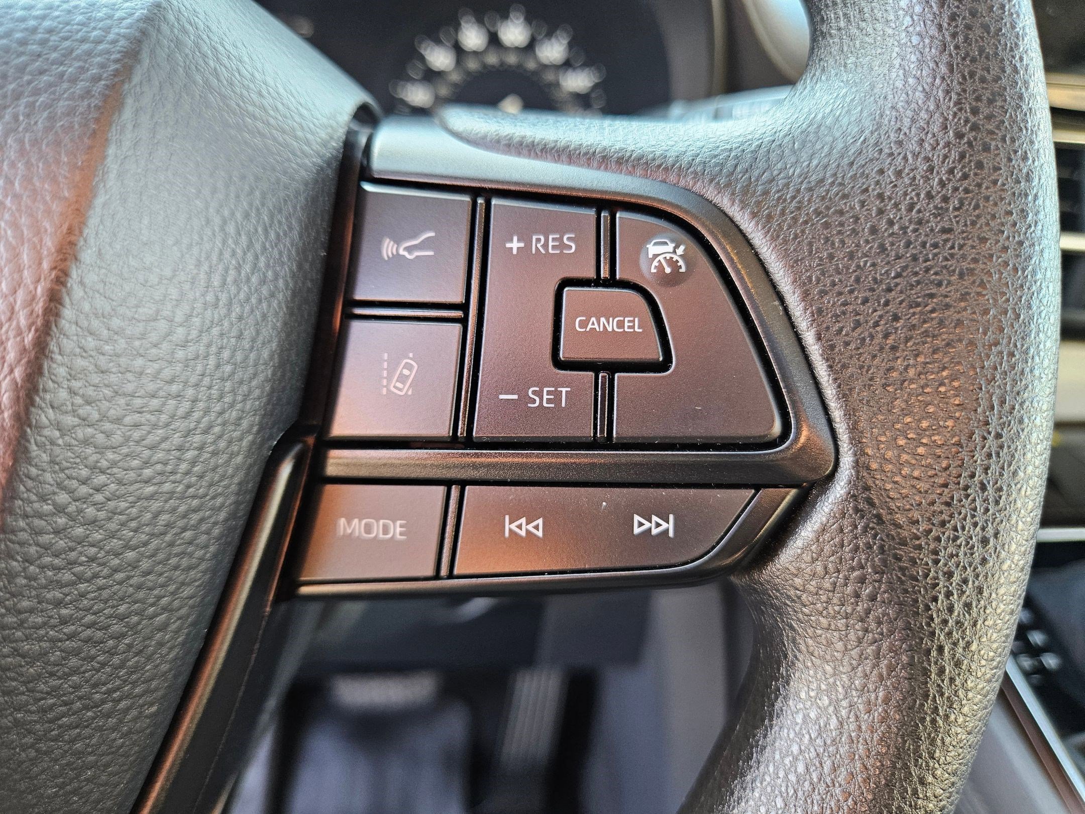 2023 Toyota Sienna LE photo 17