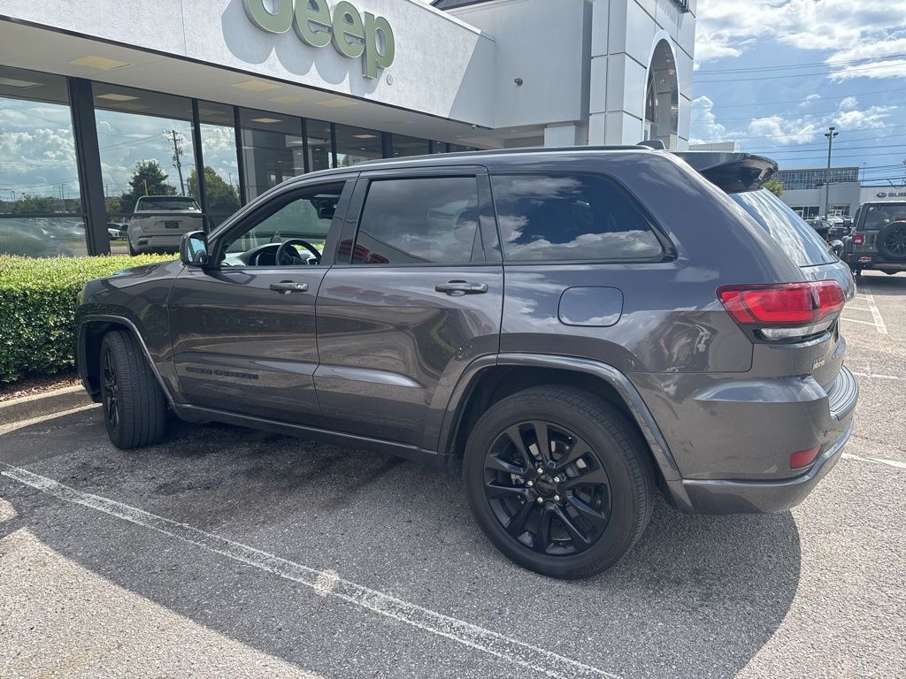 2018 Jeep Grand Cherokee Altitude photo 3