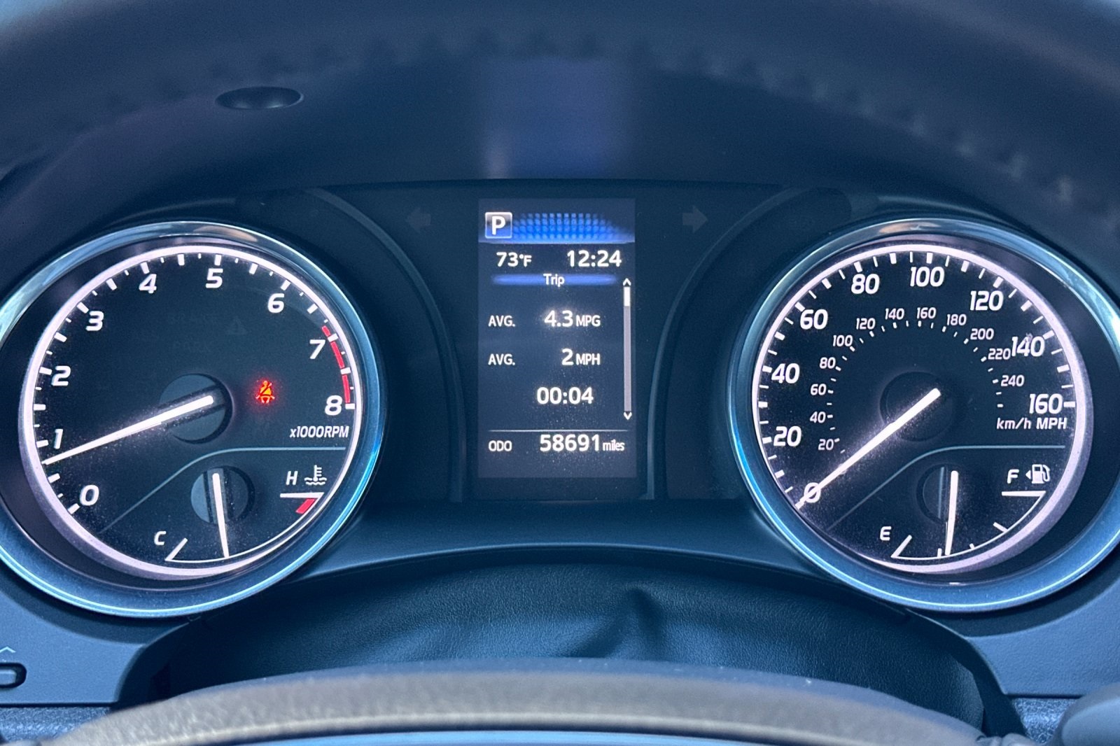 2020 Toyota Camry SE photo 21