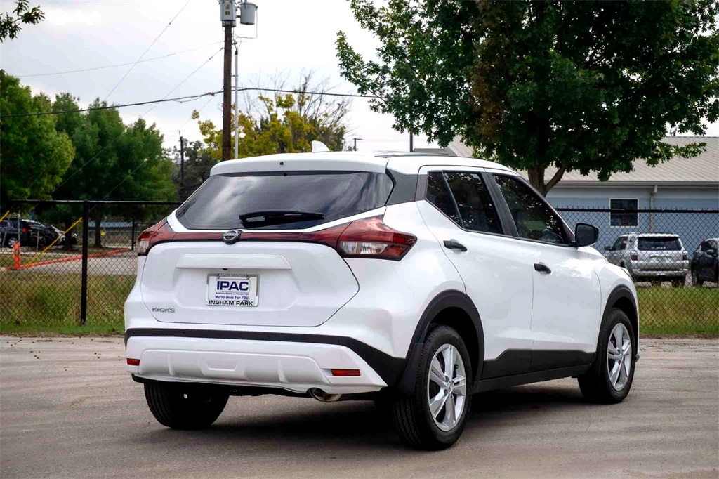 2025 Nissan Kicks Play S photo 4