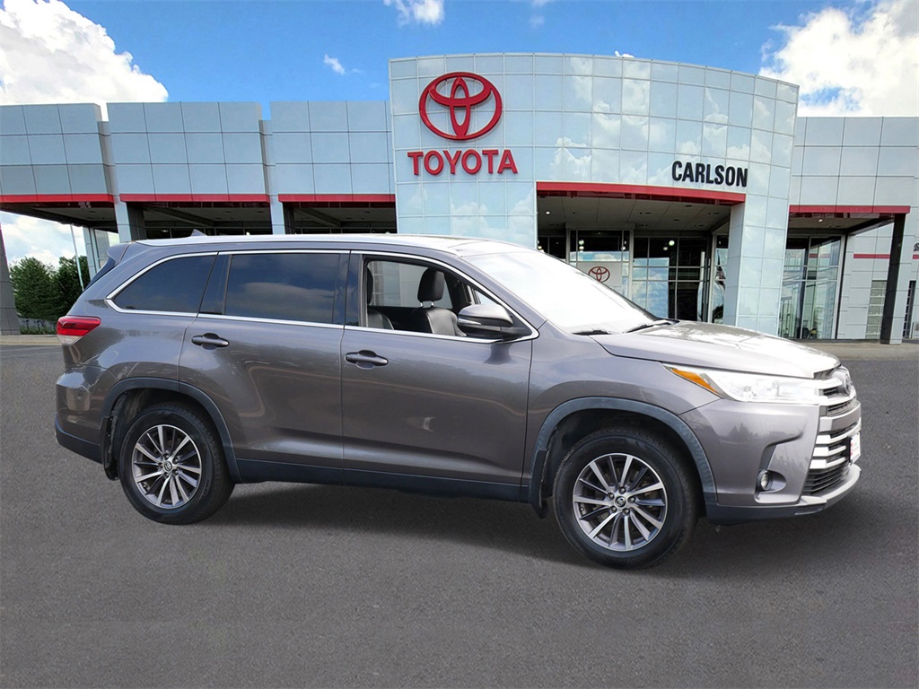 Certified 2019 Toyota Highlander XLE with VIN 5TDJZRFH7KS591052 for sale in Minneapolis, Minnesota