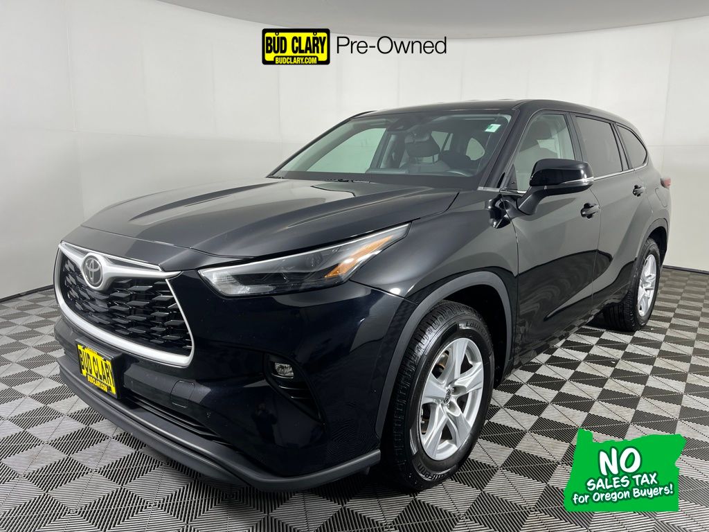 2023 Toyota Highlander LE's photo