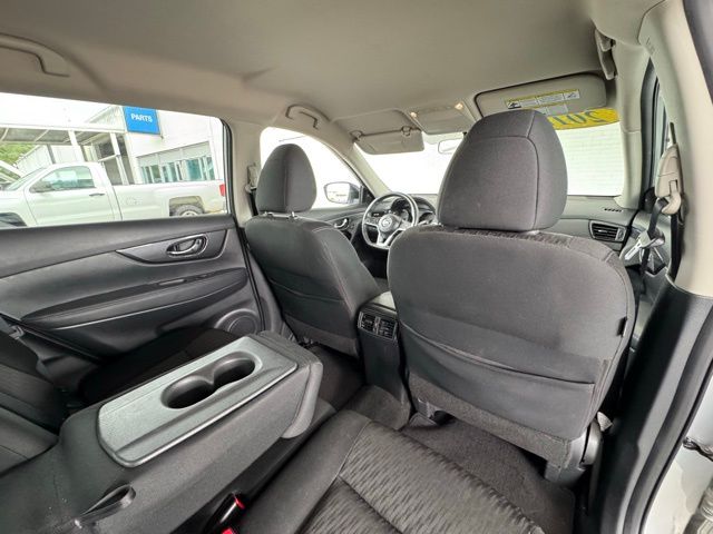 2018 Nissan Rogue SV photo 24
