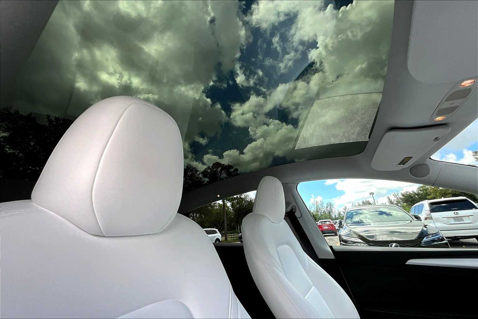 2024 Tesla Model Y Long Range photo 13