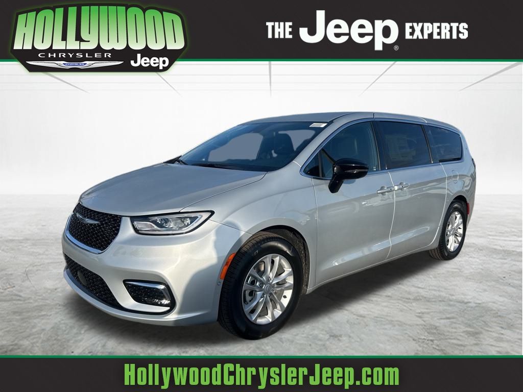 2026 Chrysler Pacifica Select's photo