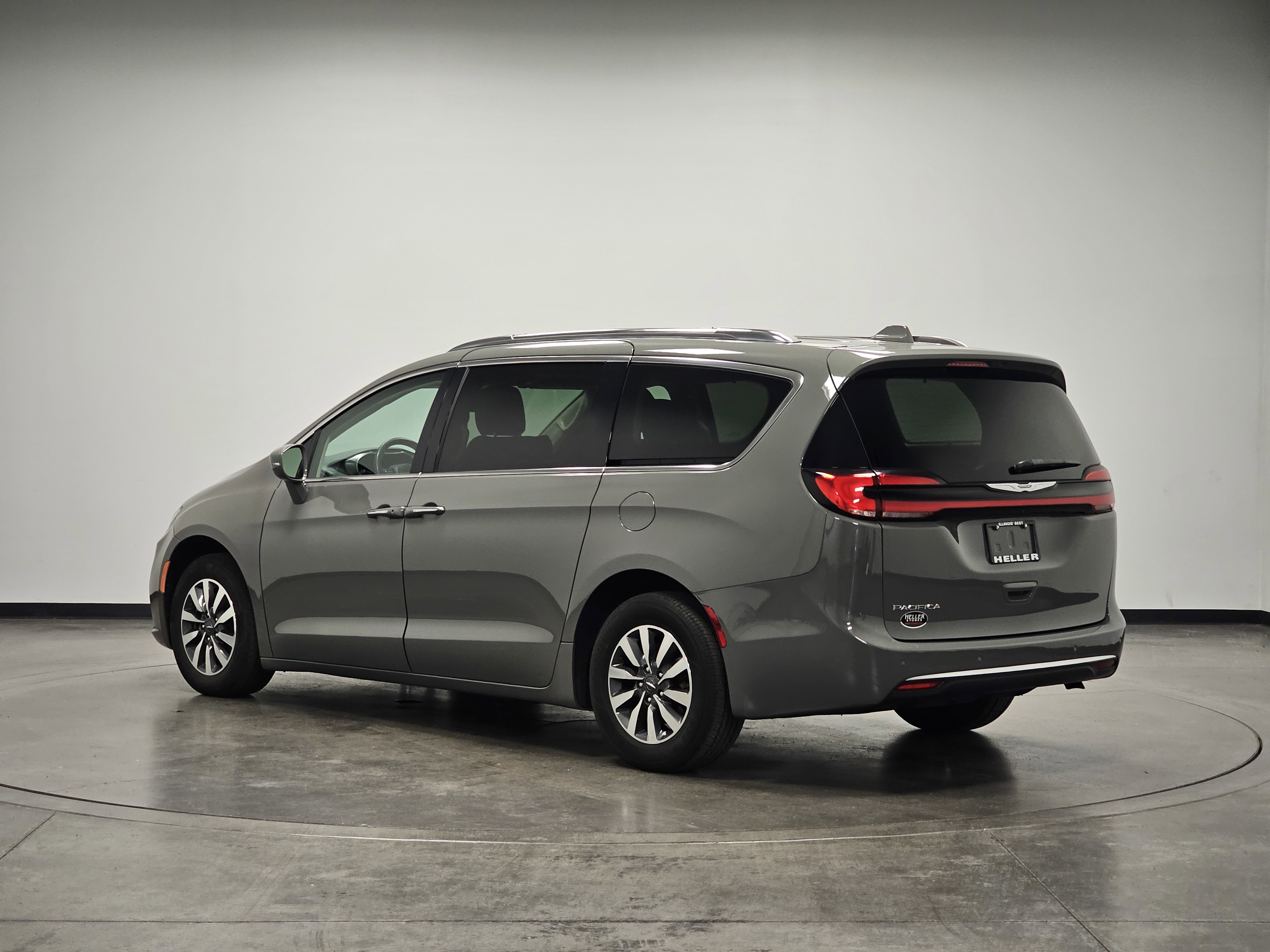 2021 Chrysler Pacifica Touring L photo 2