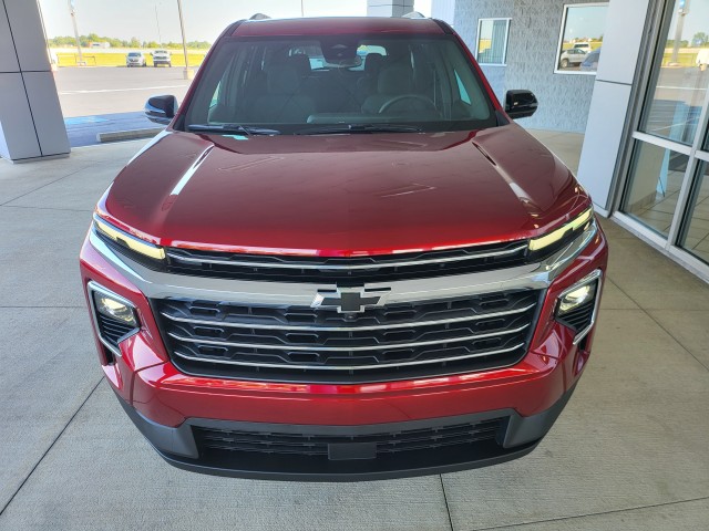 2025 Chevrolet Traverse photo 12