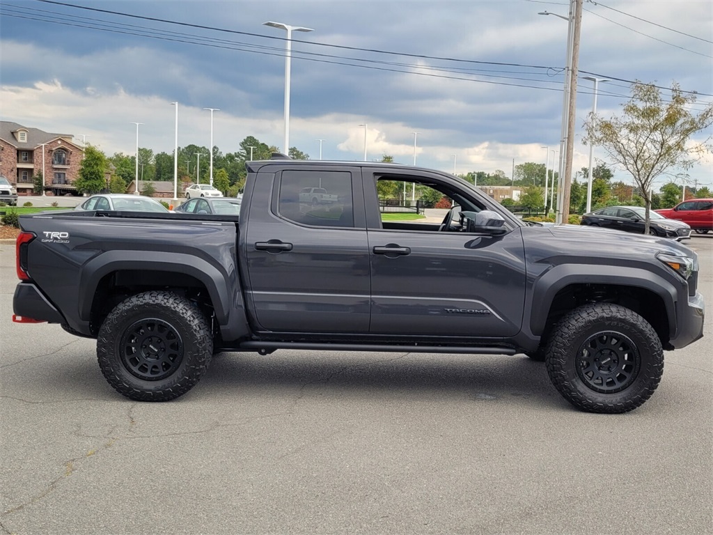 2024 Toyota Tacoma TRD Off-Road photo 2