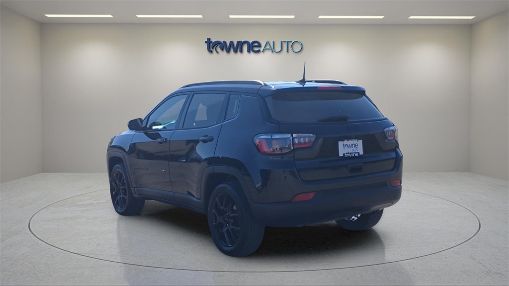 2023 Jeep Compass Altitude photo 2