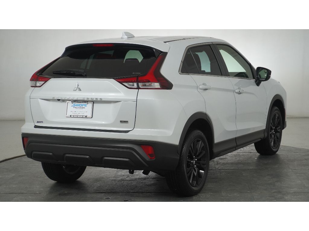 2024 Mitsubishi Eclipse Cross LE photo 3