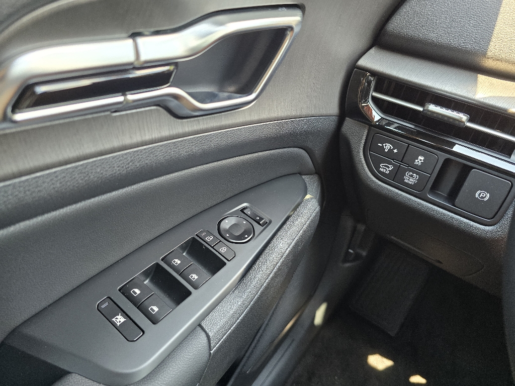 2026 Kia Sportage EX X-Line photo 11