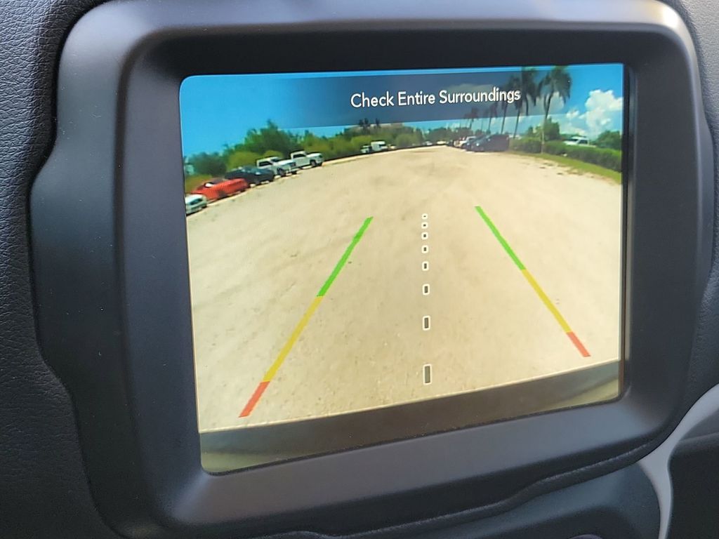 2022 Jeep Renegade Latitude photo 28